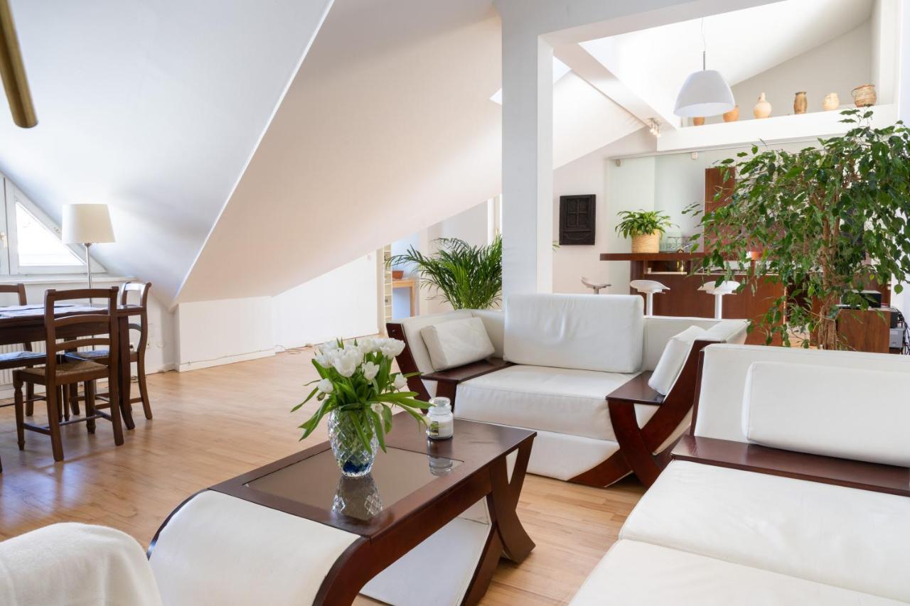 Apartament 180m2 Penthouse, Luxury Next To Karlskirche And Parking Included *